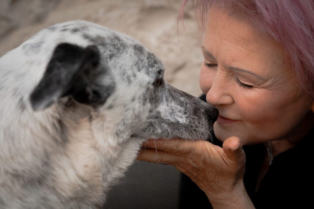 Tine Rupp Nase an Nase mit ihrem Hund